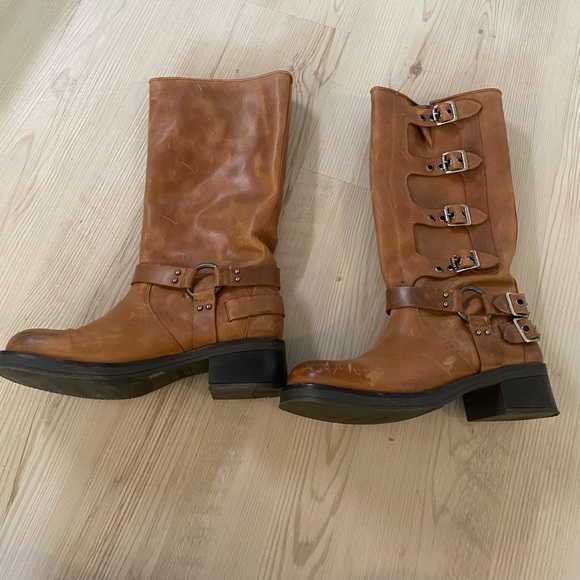 Steve Madden Brocks Knee Boot in Brown Distressed Leather - Picture 4 of 8